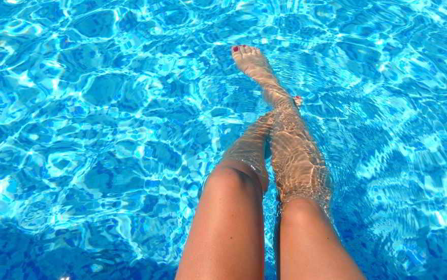 gambe lisce senza peli incarniti
