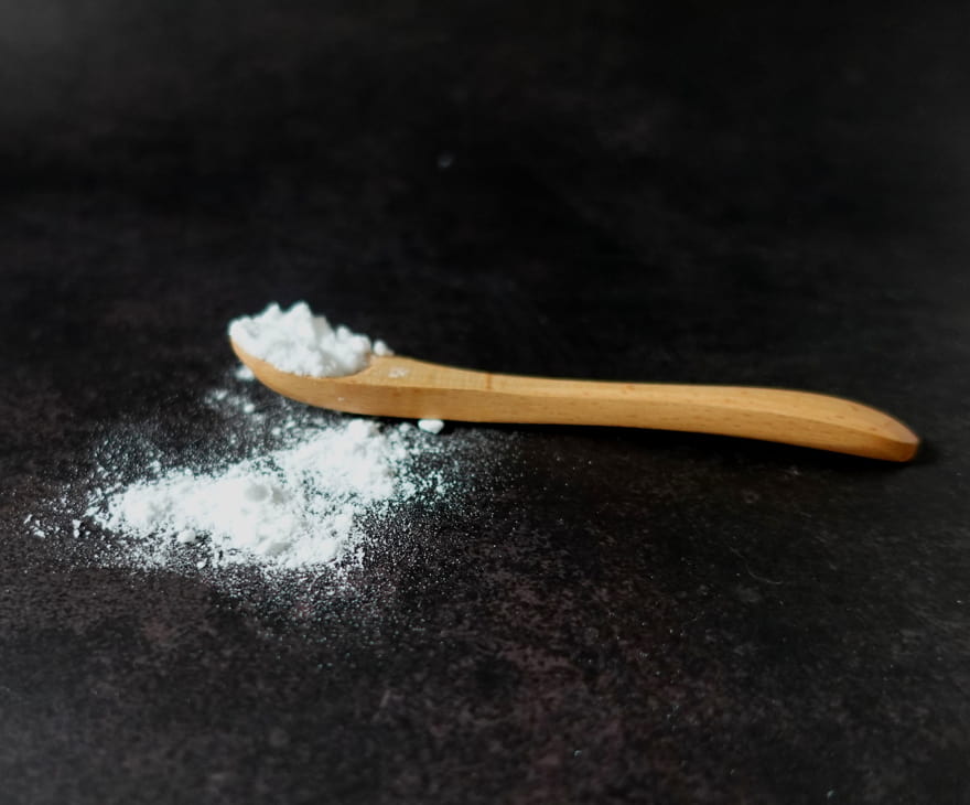 Bicarbonato da mescolare con polvere di caffè