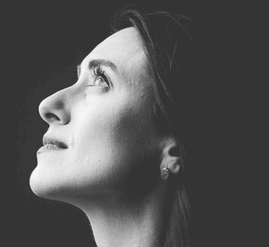 Donna in menopausa che ha eliminato peli sul viso