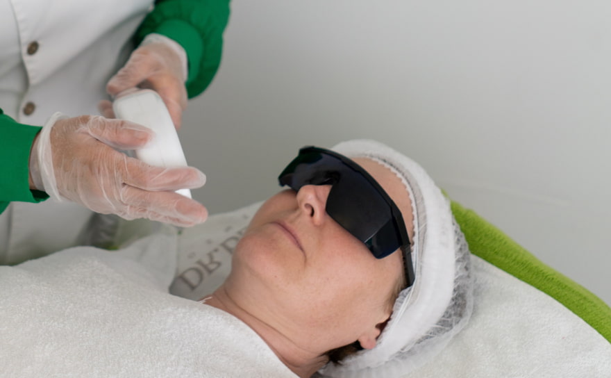 Utilizzi luce pulsata al viso