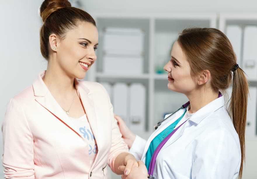 operatrice parla con la propria cliente