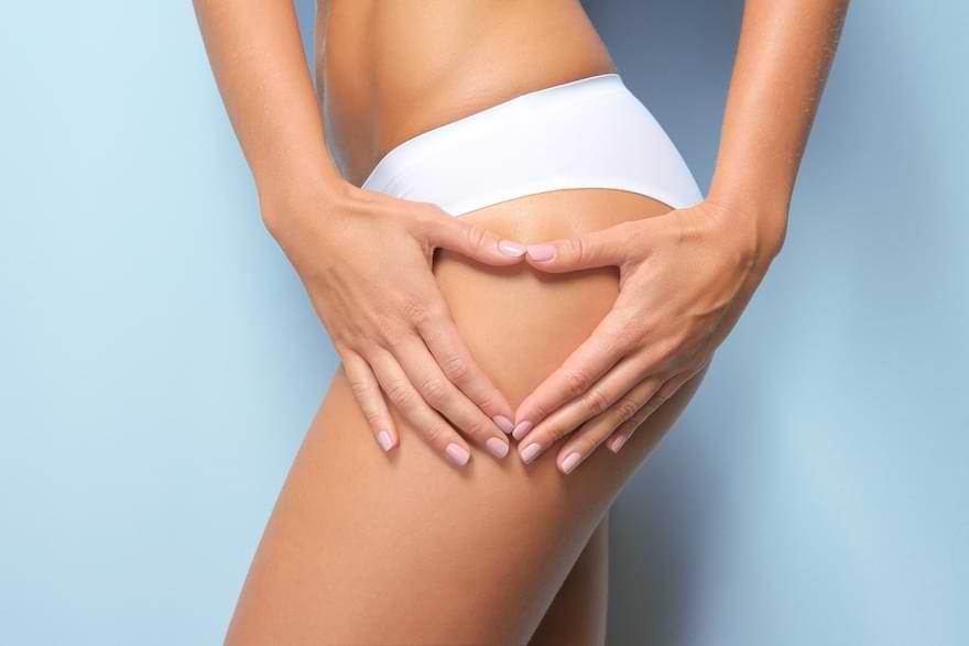dettaglio delle gambe di una ragazza senza cellulite dopo delle sedute di pressoterapia